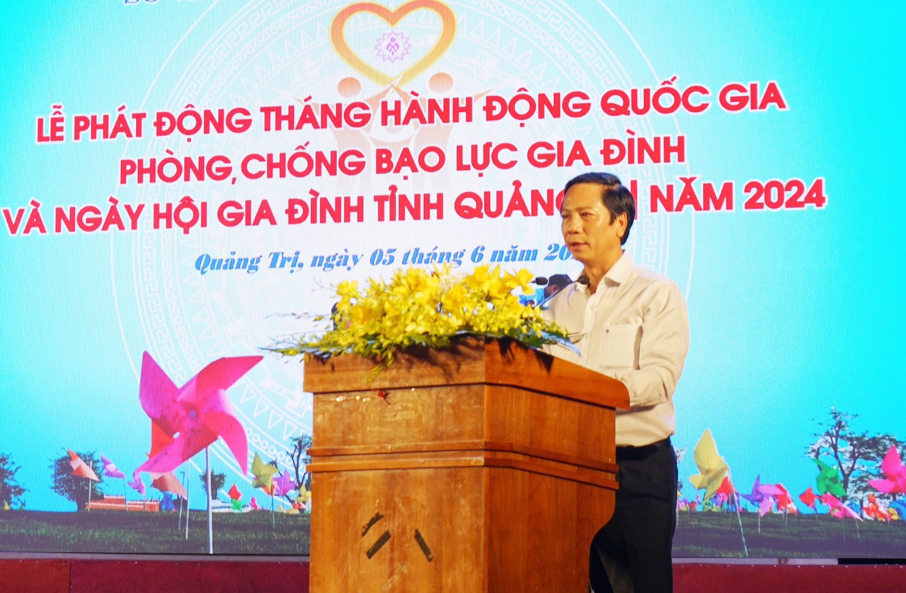 Ph&oacute; Chủ tịch UBND tỉnh Ho&agrave;ng Nam ph&aacute;t biểu tại lễ ph&aacute;t động - Ảnh: C.N